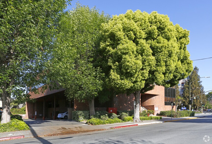2110 Forest Ave, San Jose, CA à louer - Photo de l’immeuble – Image 2 sur 6