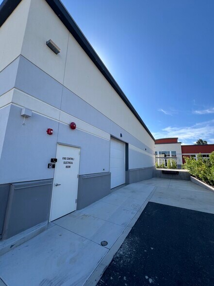 6101-6151 Pacific St, Rocklin, CA à louer - Photo de l’immeuble – Image 2 sur 12