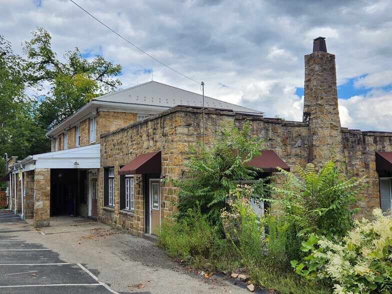 1129 Lincoln Hwy, Laughlintown, PA à vendre - Photo de l’immeuble – Image 3 sur 16