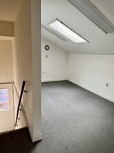 31 Bridge St, Shelburne Falls, MA à louer Photo intérieure– Image 2 sur 9