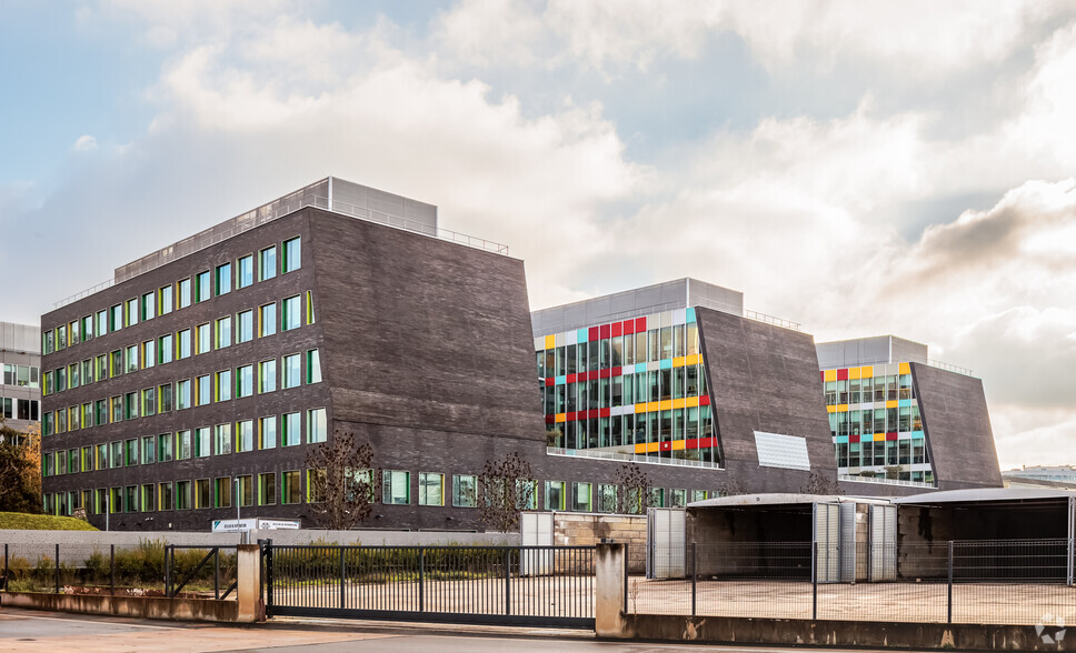 Bureau dans Nanterre à louer - Photo de l’immeuble – Image 3 sur 3