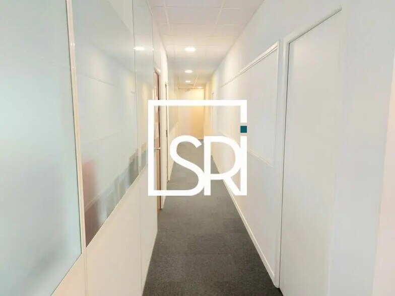 Bureau dans Cournon-d'Auvergne à louer - Photo de l’immeuble – Image 3 sur 21