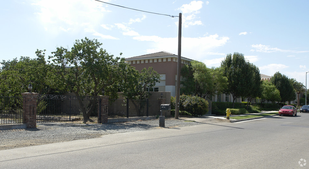 120 Guthrie Ln, Brentwood, CA à louer - Photo de l’immeuble – Image 3 sur 13