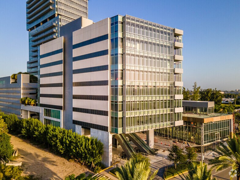 21550 Biscayne Blvd, Aventura, FL à louer - Photo de l’immeuble – Image 2 sur 9