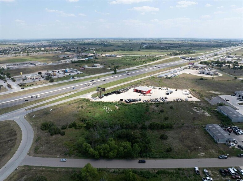 576 Town Center blvd, Jarrell, TX à vendre - Photo de l’immeuble – Image 3 sur 16