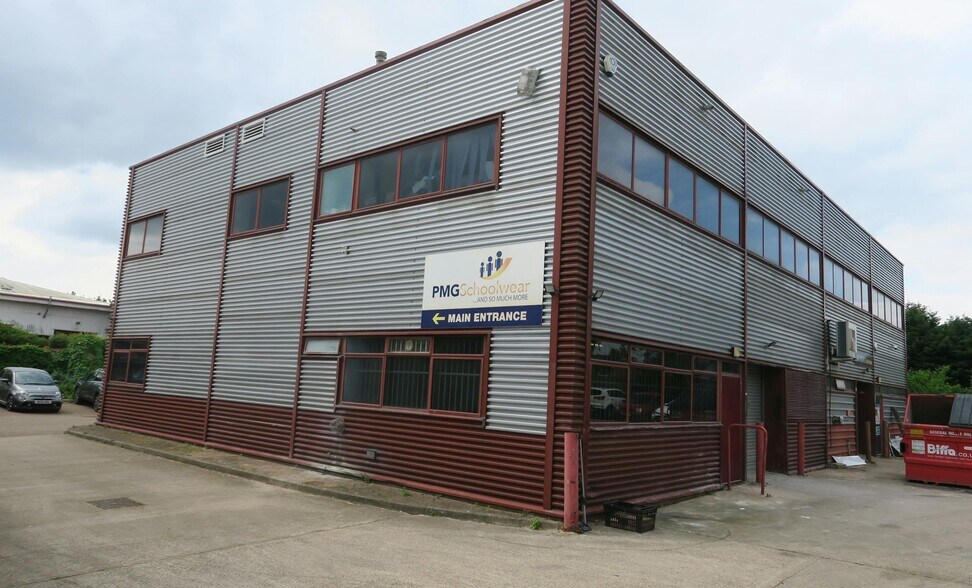 Unit 4-5 Waterloo Rd, Uxbridge à louer - Photo principale – Image 1 sur 1