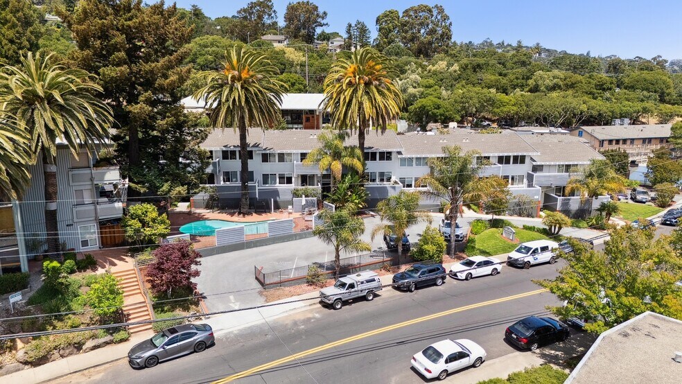 2302 Carlmont Dr, Belmont, CA à vendre - Photo de l’immeuble – Image 1 sur 24