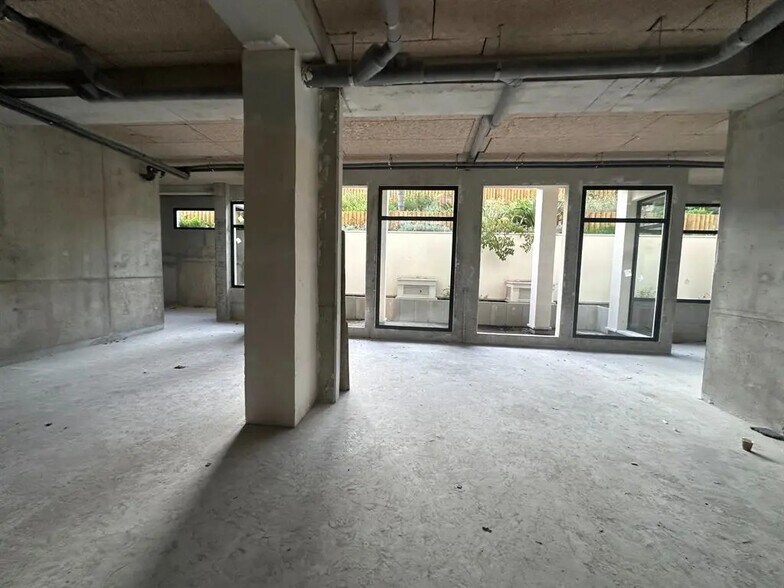 Local commercial dans Clichy à louer - Photo de l’immeuble – Image 2 sur 9