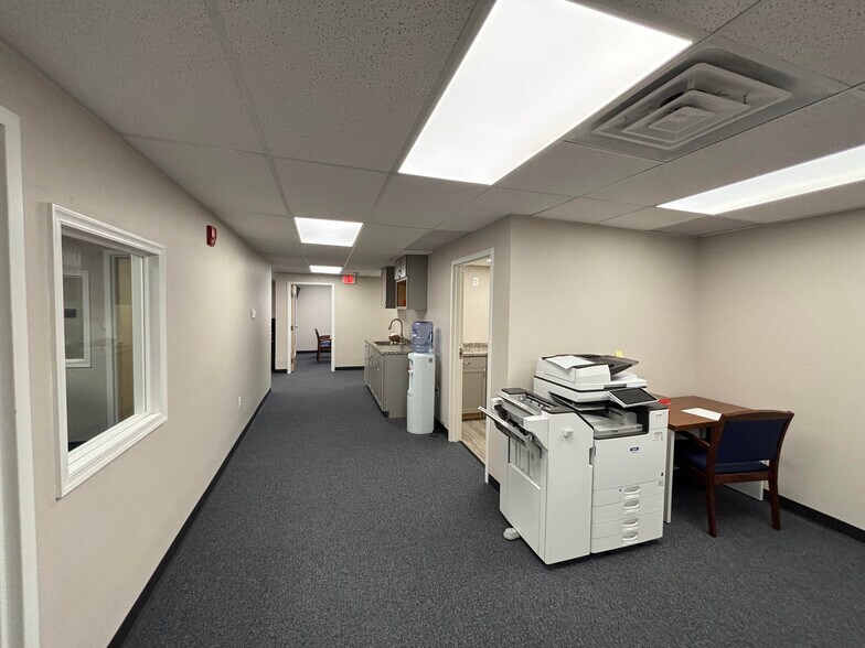 1025 N Black Horse Pike, Runnemede, NJ à louer - Photo intérieure – Image 2 sur 3