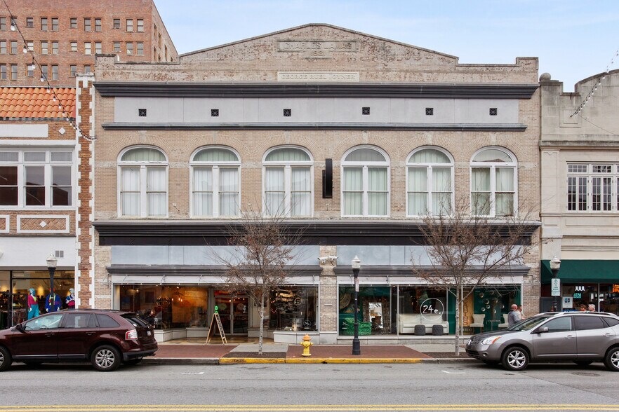 24 E Broughton St, Savannah, GA à louer - Photo de l’immeuble – Image 3 sur 5