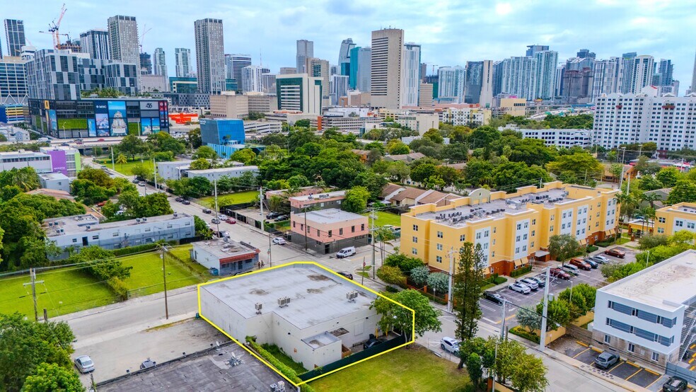 702 NW 5th Ave, Miami, FL à louer - Photo de l’immeuble – Image 2 sur 18