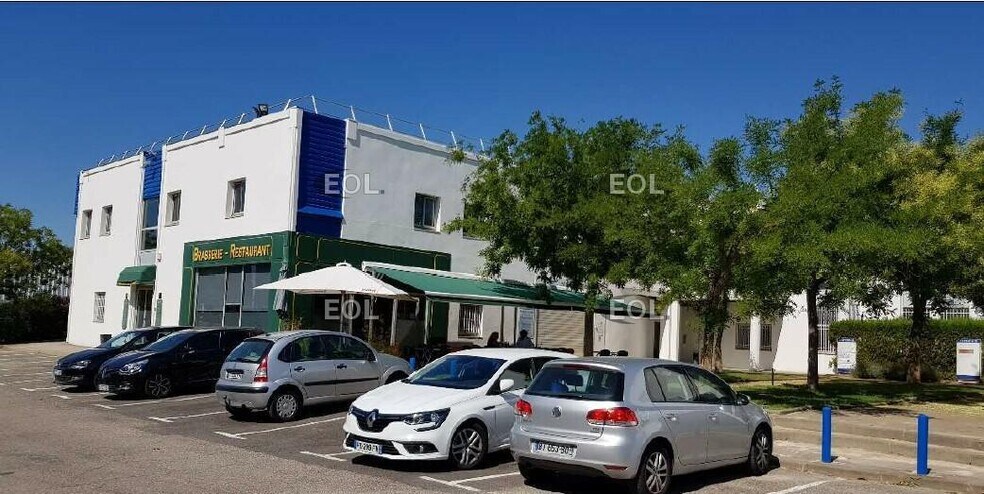 Local commercial dans VITROLLES à louer - Photo de l’immeuble – Image 1 sur 4