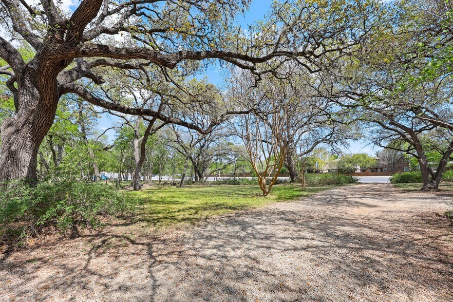 10230 Menchaca Rd, Austin, TX à vendre - Photo de l’immeuble – Image 3 sur 13