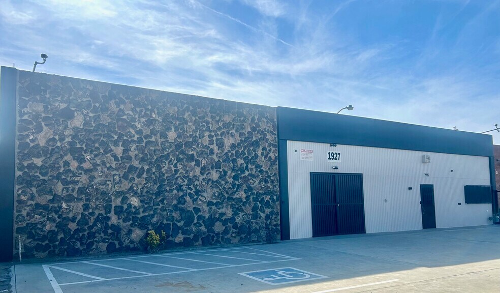 1927 S Van Ness Ave, Fresno, CA à louer - Photo de l’immeuble – Image 2 sur 10