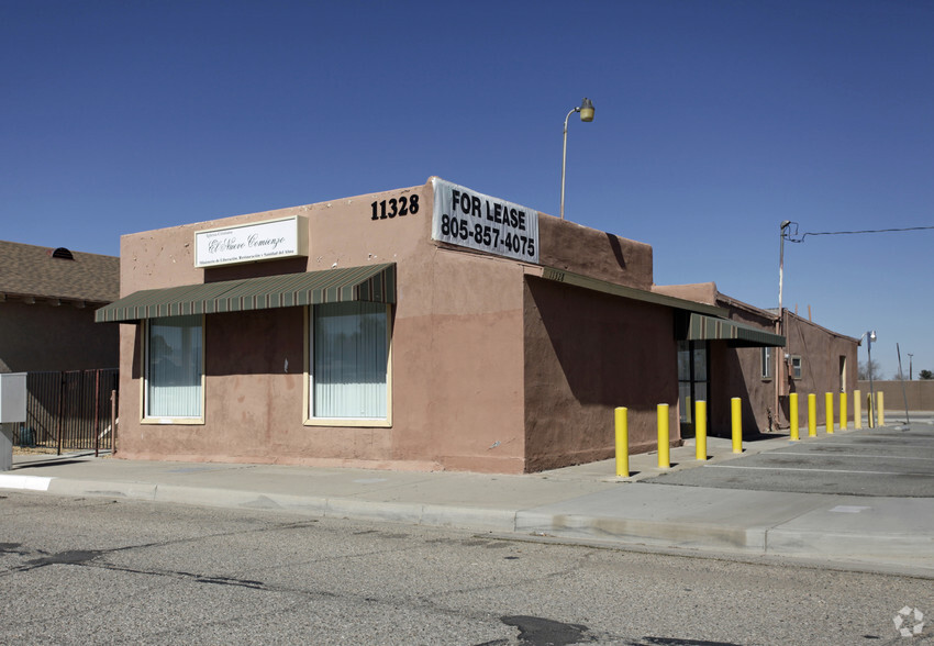 11328 Bartlett Ave, Adelanto, CA à louer - Photo de l’immeuble – Image 3 sur 13