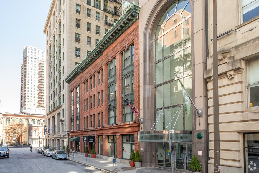 225-231 E Redwood St, Baltimore, MD à louer - Photo principale – Image 1 sur 35