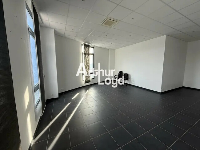Plus de détails pour Bureau à vendre