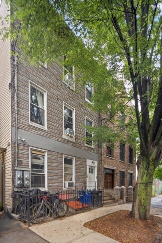 Plus de détails pour 130 Coffey St, Brooklyn, NY - Logement à vendre