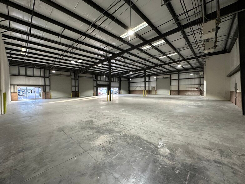 327 E Oak St, Santa Maria, CA à louer - Photo de l’immeuble – Image 2 sur 6