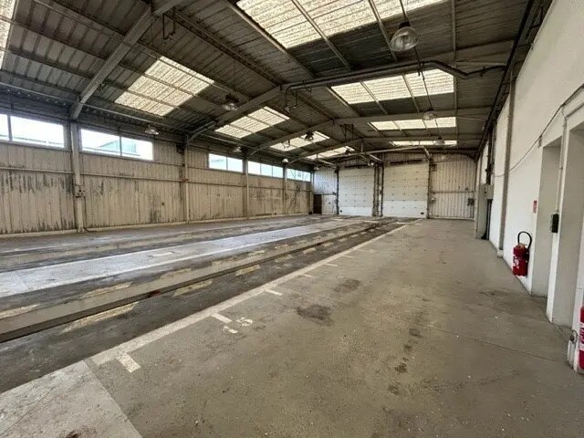 Local d’activités dans Chalon-sur-Saône à louer - Photo de l’immeuble – Image 2 sur 8