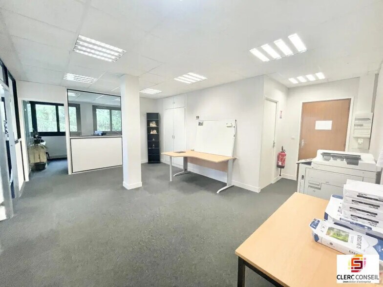 Bureau dans Bihorel à louer - Photo intérieure – Image 1 sur 12