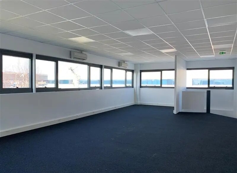 Bureau dans Bonneuil-sur-Marne à louer - Photo de l’immeuble – Image 2 sur 5