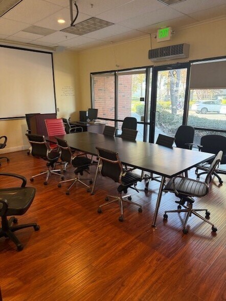 2050 Concourse Dr, San Jose, CA à vendre - Photo de l’immeuble – Image 3 sur 13