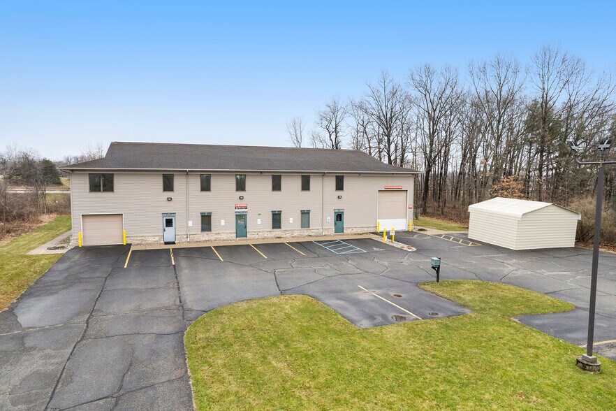 14515 Mackey Rd, Holly, MI à louer - Photo de l’immeuble – Image 1 sur 20