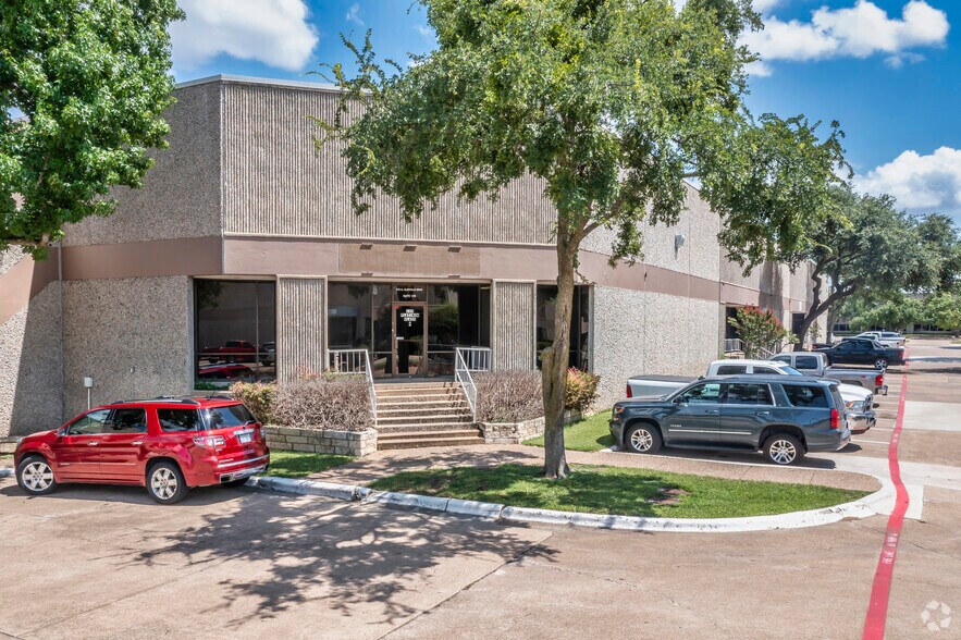 675 N Glenville Dr, Richardson, TX à louer - Photo de l’immeuble – Image 3 sur 9