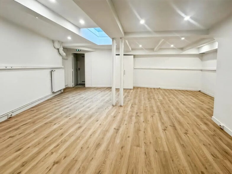 Bureau dans Paris à louer - Photo de l’immeuble – Image 3 sur 7