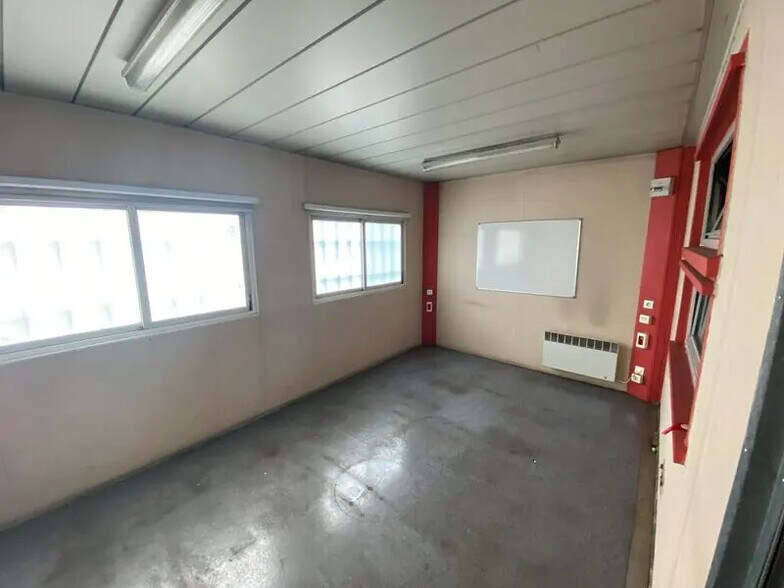 Bureau dans Bassens à louer - Photo intérieure – Image 2 sur 8