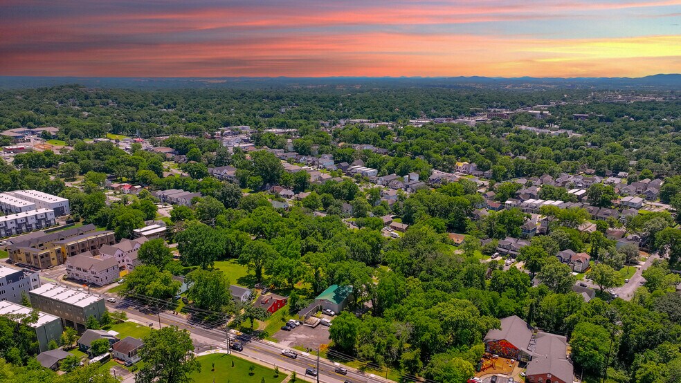 1012 E Trinity Ln, Nashville, TN à vendre - Photo de l’immeuble – Image 2 sur 18