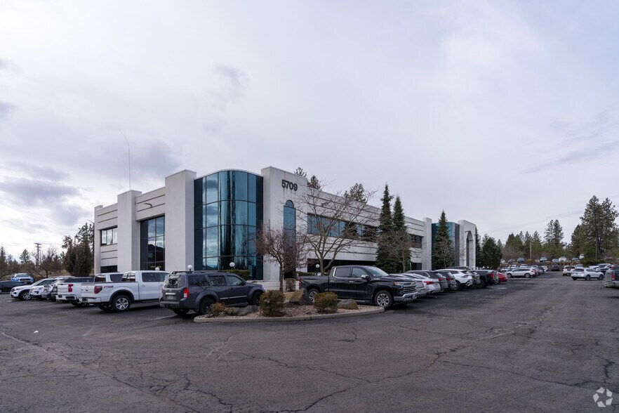 5709 W Sunset Hwy, Spokane, WA à louer - Photo de l’immeuble – Image 2 sur 6
