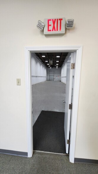 65 Mathewson Dr, Weymouth, MA à louer - Photo de l’immeuble – Image 3 sur 6