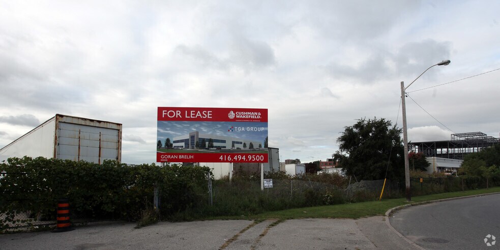 25 Clayson Rd, Toronto, ON à louer - Photo de l’immeuble – Image 2 sur 3