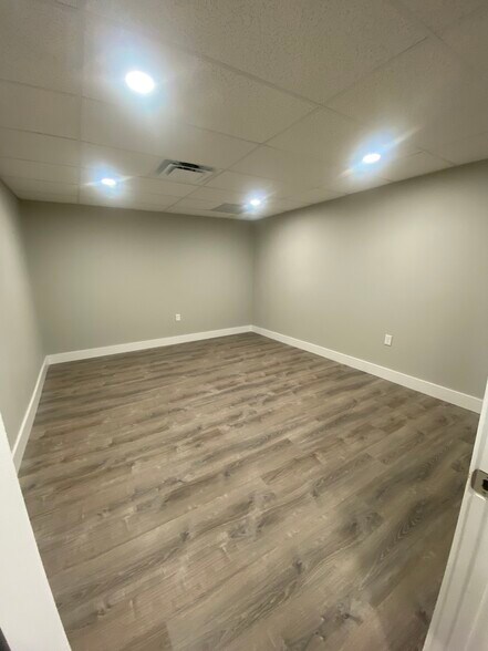 629 N Dixie Fwy, New Smyrna Beach, FL à louer - Photo intérieure – Image 3 sur 9