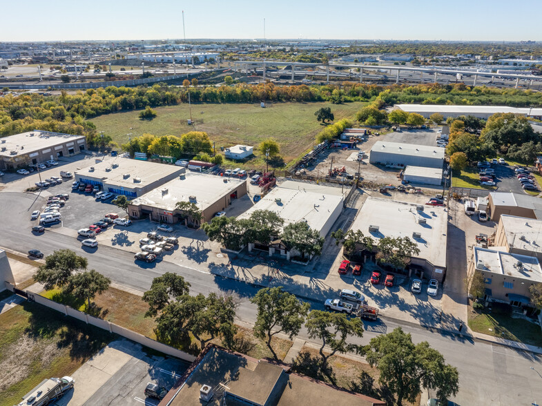 4402-4406 Centergate St, San Antonio, TX à louer - Photo de l’immeuble – Image 2 sur 9