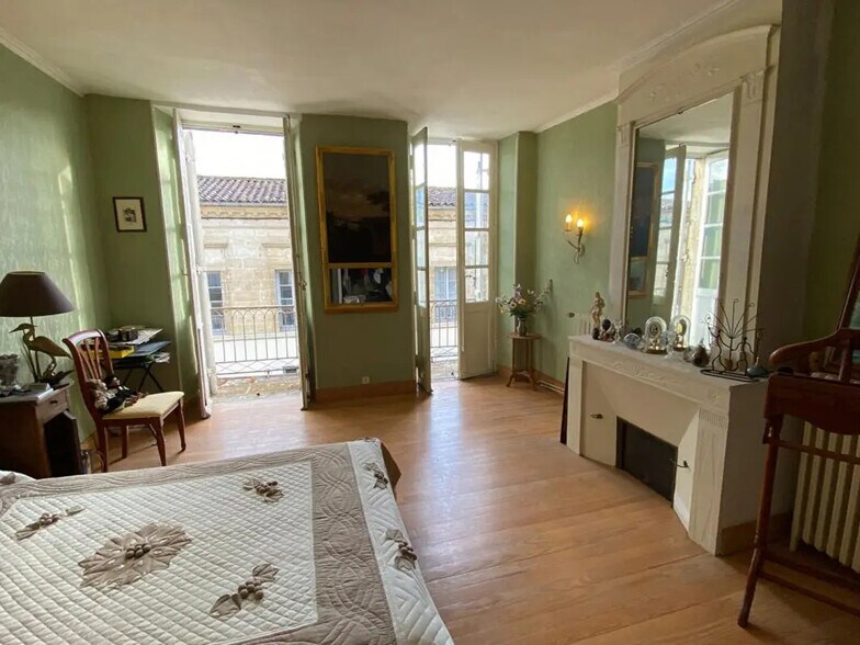 Local d'activités dans Sauveterre-de-Guyenne à vendre - Photo de l’immeuble – Image 2 sur 9