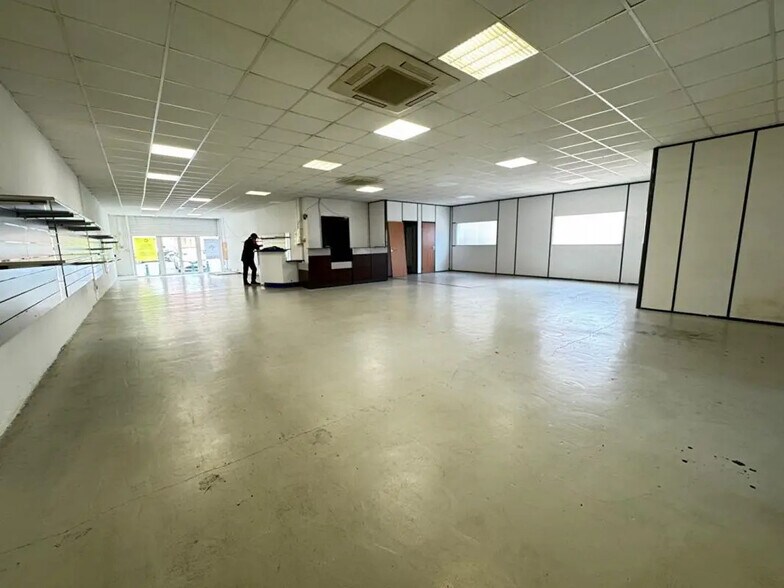 Local commercial dans L'ISLE-JOURDAIN à louer - Photo de l’immeuble – Image 1 sur 4