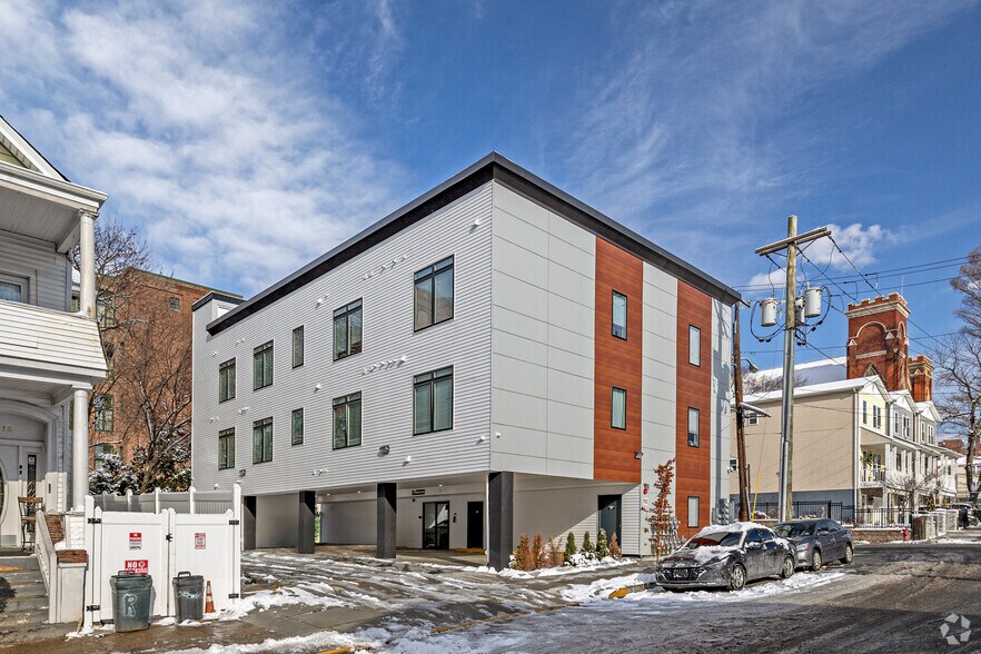 117 Hamilton Ave, Paterson, NJ à vendre - Photo principale – Image 1 sur 5