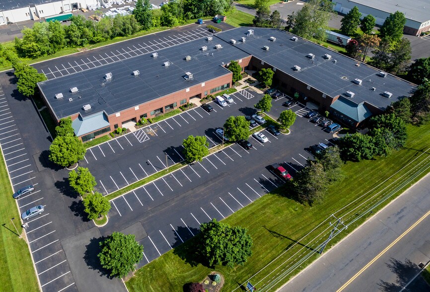 650 Louis Dr, Warminster Township, PA à louer - Aérien – Image 2 sur 3
