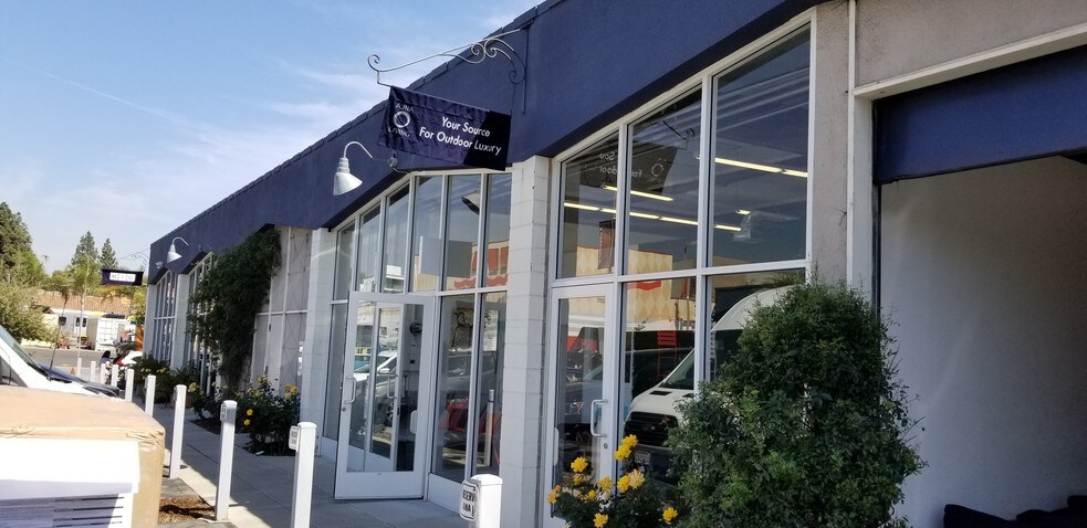 533-545 S Raymond Ave, Pasadena, CA à louer - Photo de l’immeuble – Image 3 sur 4