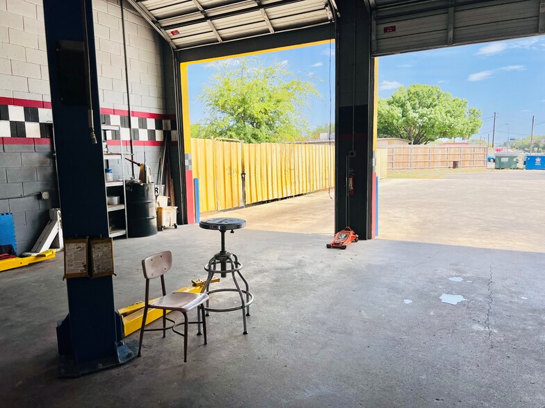 3014 Roosevelt Ave, San Antonio, TX à vendre - Photo de l’immeuble – Image 2 sur 5