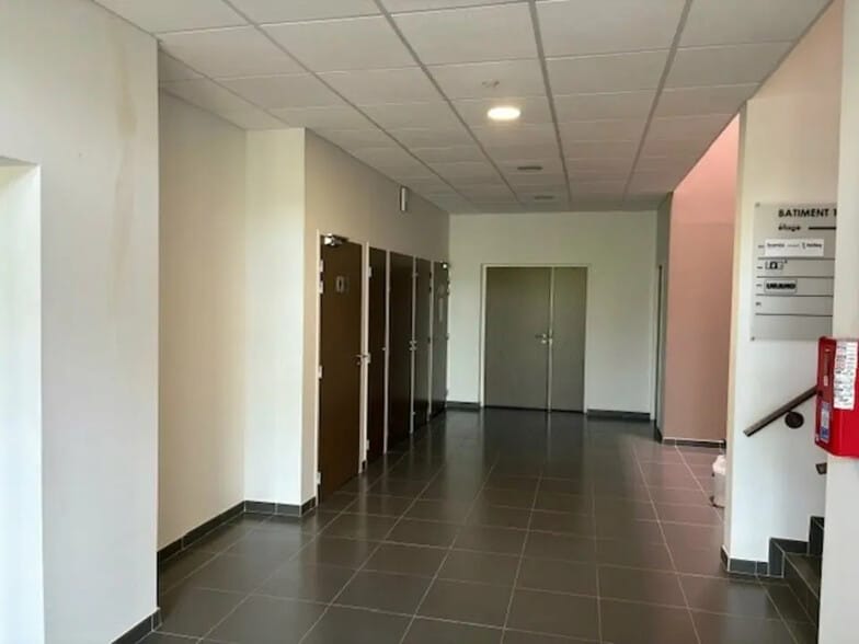 Bureau dans Reims à vendre - Photo de l’immeuble – Image 2 sur 8