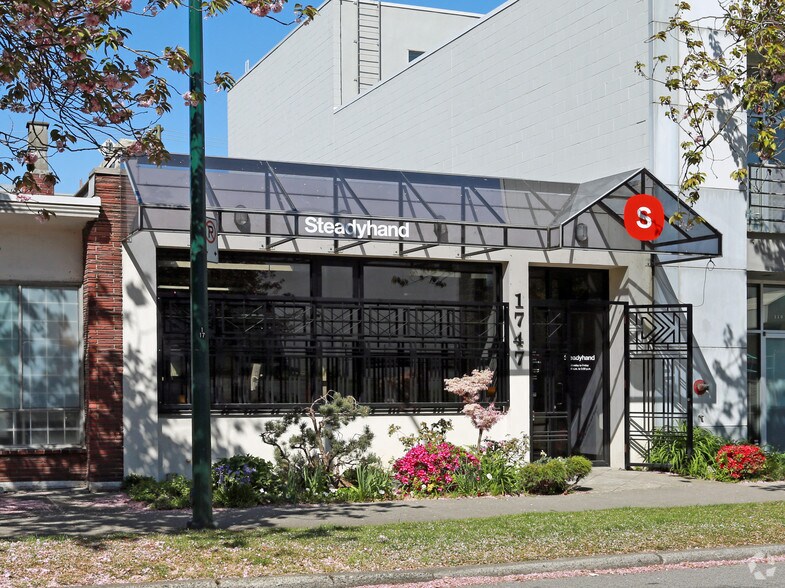 1747 W 3rd Ave, Vancouver, BC à louer - Photo de l’immeuble – Image 1 sur 3