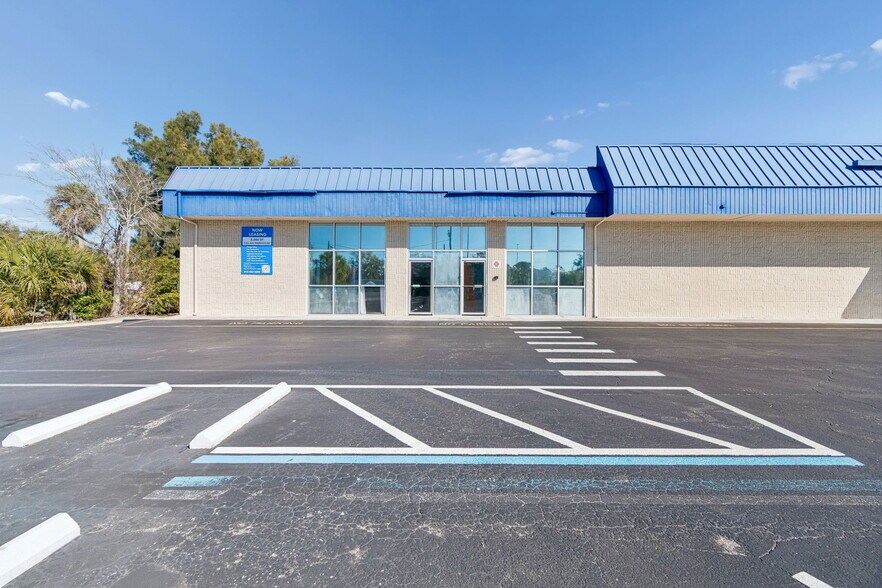 7400 US Highway 19, New Port Richey, FL à louer - Photo de l’immeuble – Image 3 sur 45