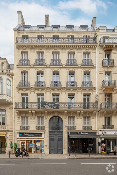 12 Rue La Boétie, Paris à louer - Photo de l’immeuble – Image 3 sur 4