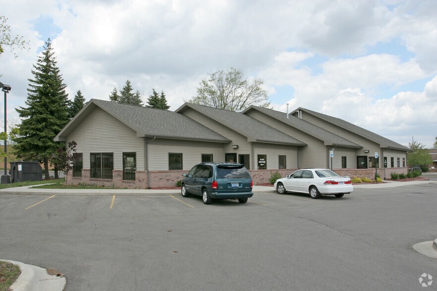 2357 Delhi Commerce Dr, Holt, MI à louer - Photo de l’immeuble – Image 3 sur 5
