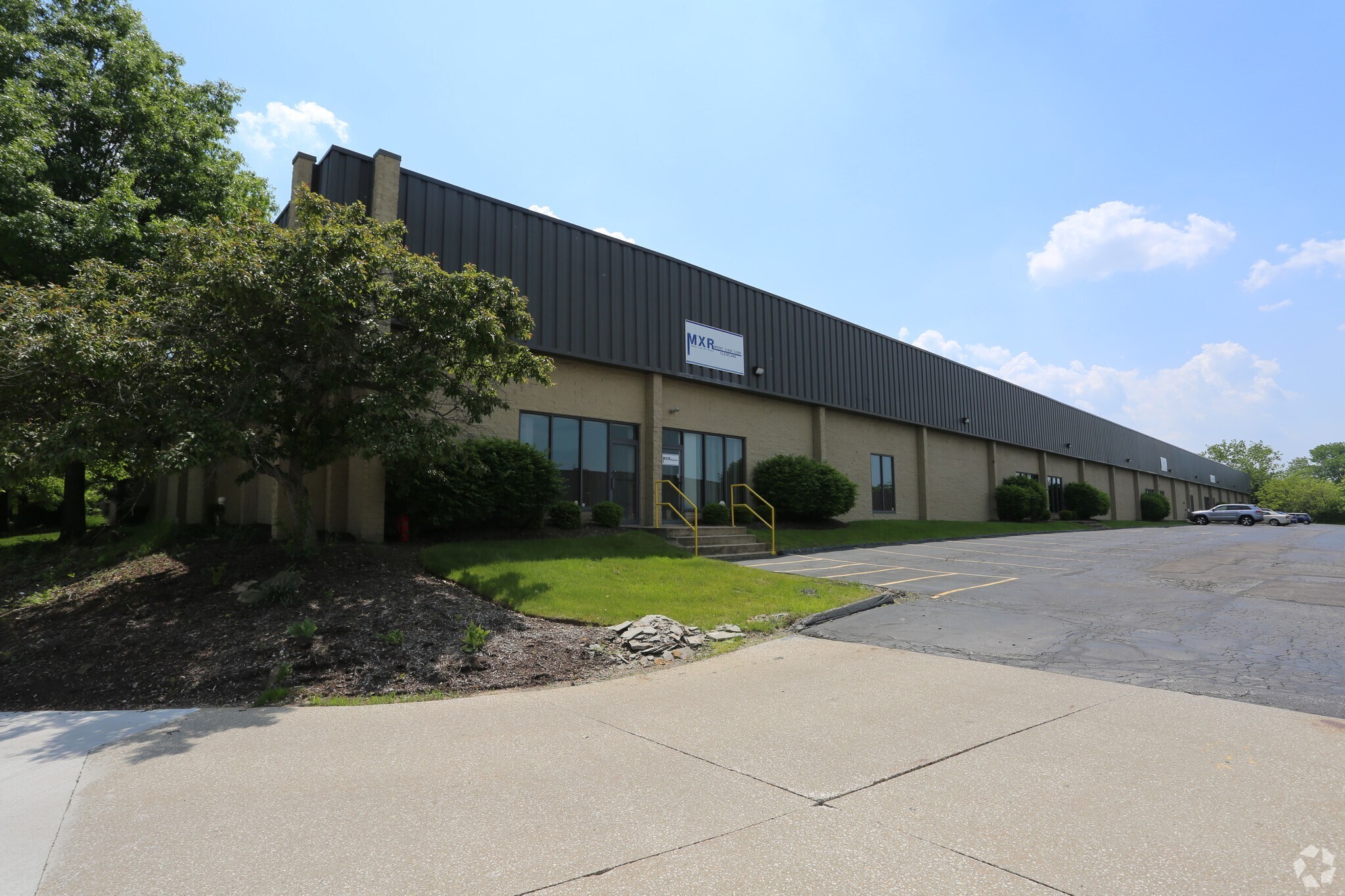 4640 Hinckley Ind Pky, Cleveland, OH à louer Photo principale– Image 1 sur 12