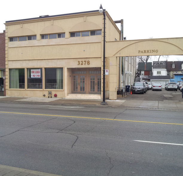 3276-3278 Dundas St W, Toronto, ON à louer - Photo de l’immeuble – Image 3 sur 5